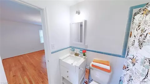 Bath - 1606 Grantham Dr, High Point, NC 27265 photo 1 of 5