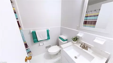 Bath - 1606 Grantham Dr, High Point, NC 27265 photo 3 of 5