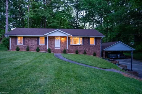 6140 Hollow Wood Ct, Winston Salem, NC 27104