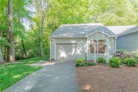 124 Pebble Ridge Ln, Winston Salem, NC 27104
