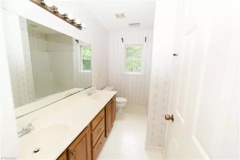 Bath - 4720 Oakview Dr, Trinity, NC 27370 photo 3 of 3