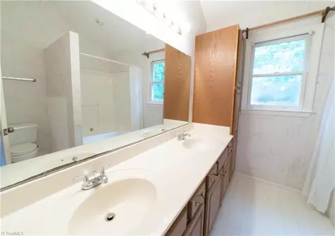 Bath - 4720 Oakview Dr, Trinity, NC 27370 photo 1 of 3