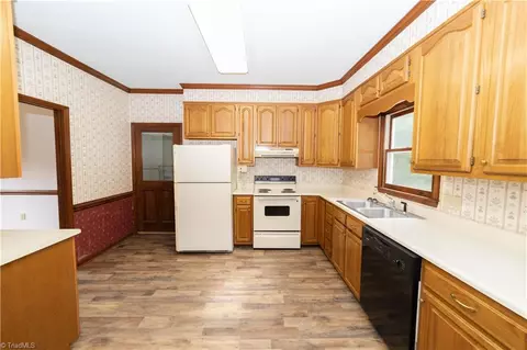 Kitchen - 4720 Oakview Dr, Trinity, NC 27370 photo 2 of 2