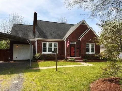 1322 Meadow Rd E, Eden, NC 27288