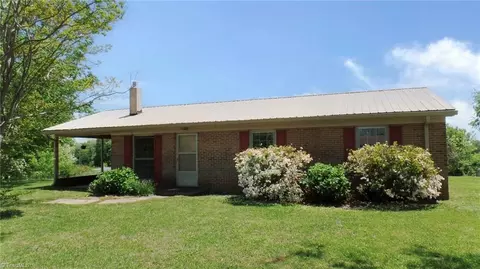 113 Reid Flippen St, Mount Airy, NC 27030