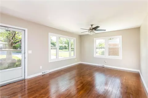 Living - 3722 Rolling Rd, High Point, NC 27265 photo 1 of 2