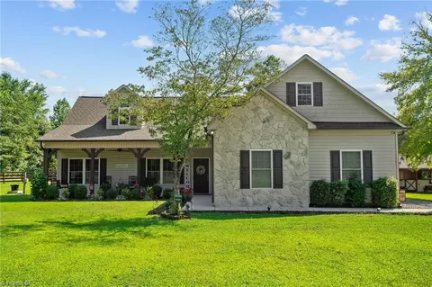 862 Rainbow Rd, Advance, NC 27006