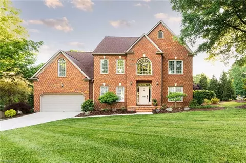4651 Jamesford Dr, Jamestown, NC 27282