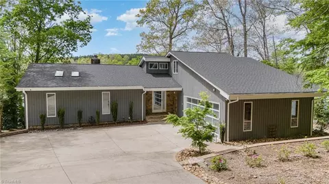 304 Lake Point Ln, Belews Creek, NC 27009