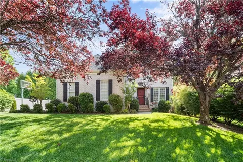 5712 Bromley Dr, Kernersville, NC 27284