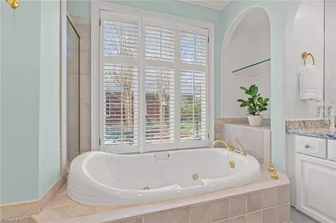 Bath - 1235 Devonshire Ave, High Point, NC 27262 photo 2 of 2