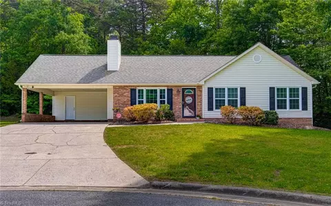 5500 Pebble Garden Ct, Greensboro, NC 27407