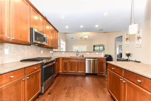 4516 Treebark Ln, High Point, NC 27265 photo 11