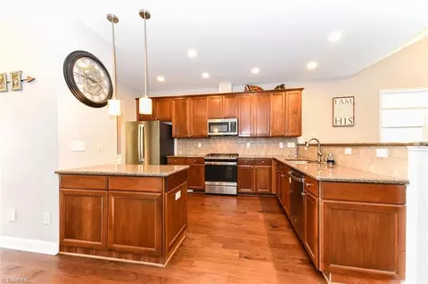 4516 Treebark Ln, High Point, NC 27265 photo 10