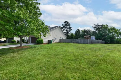 4516 Treebark Ln, High Point, NC 27265 photo 4