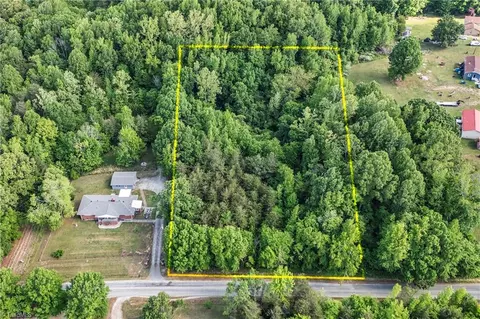 2604 Longacre Rd, Greensboro, NC 27406