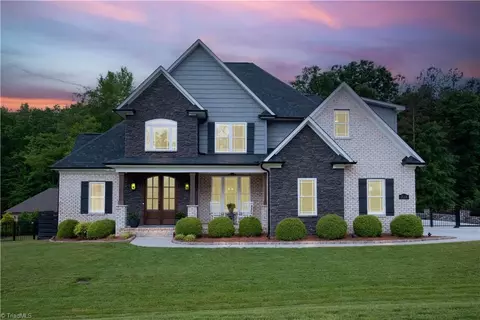 225 Pennywhistle Ln, Clemmons, NC 27012