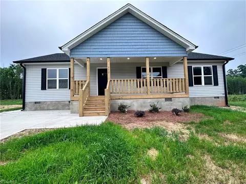 152 Village Ave, Thomasville, NC 27360