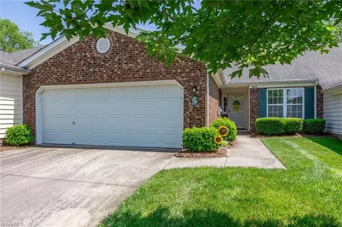 2952 Eagle Pointe Dr, High Point, NC 27265