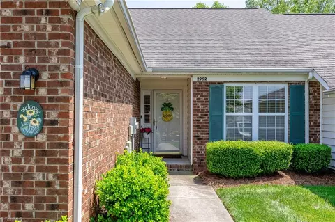 2952 Eagle Pointe Dr, High Point, NC 27265 photo 2