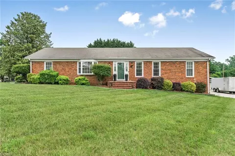 4401 Whitby Pl, Greensboro, NC 27406