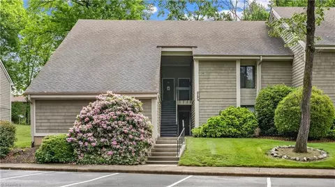1518 Benjamin Pkwy #A, Greensboro, NC 27408