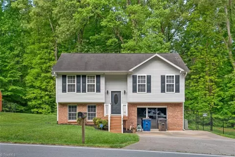 4618 Old Town Dr, Winston Salem, NC 27106