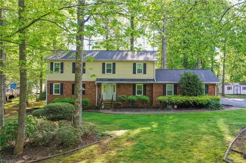 3185 Shaftesbury Ln, Winston Salem, NC 27105