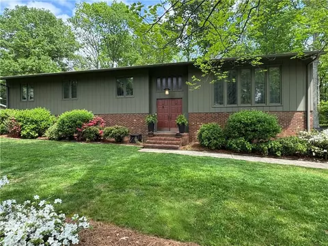 110 Sagewood Rd, Jamestown, NC 27282
