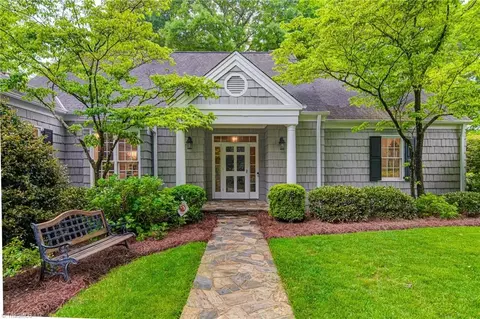 2006 Reynolda Rd, Winston Salem, NC 27106