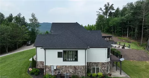 542 Hawks Nest Trl, Purlear, NC 28665 photo 8