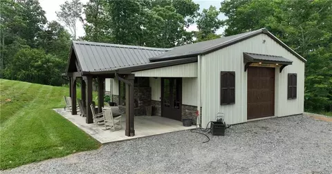 542 Hawks Nest Trl, Purlear, NC 28665 photo 4