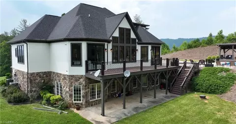 542 Hawks Nest Trl, Purlear, NC 28665 photo 7