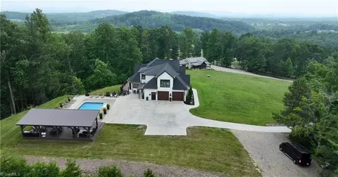 542 Hawks Nest Trl, Purlear, NC 28665 photo 9