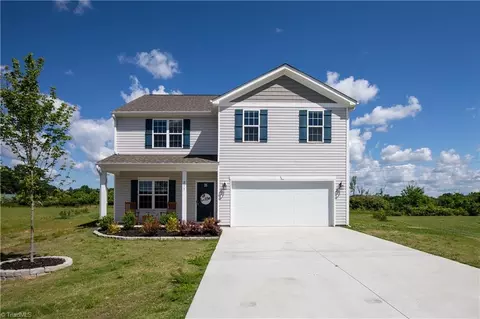 211 Acacia Ct, Lexington, NC 27295