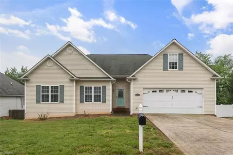 4532 Bottoms Rock Ln, Pfafftown, NC 27040