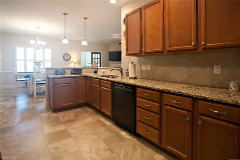 6237 Queens Gate Ct, Clemmons, NC 27012 photo 8