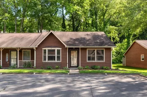 523 Rock Cliff Ct, Winston Salem, NC 27104