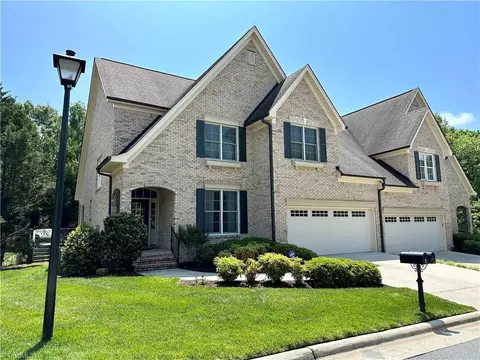 8 Linden Ln, Greensboro, NC 27410