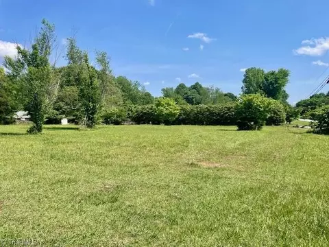 122 Manteo Rd, Lexington, NC 27295
