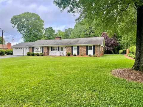 606 Kingsway Dr, King, NC 27021