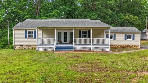 459 Blackberry Rd, Thomasville, NC 27360