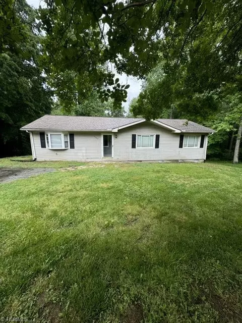 4062 Allred Heights Dr, Sophia, NC 27350