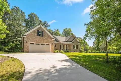 393 Willjose Dr, Lexington, NC 27295