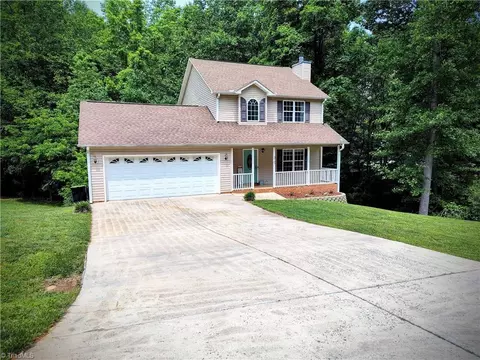 3709 Courtland Cir, Thomasville, NC 27360