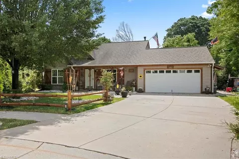 125 Derby Dr, King, NC 27021