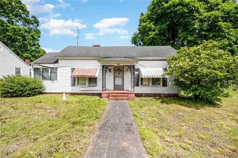 402 Lake St, Eden, NC 27288