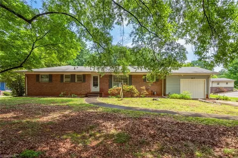 4617 Shattalon Dr, Winston Salem, NC 27106