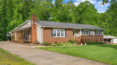 858 Friendship Ledford Rd, Thomasville, NC 27360