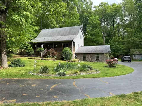 7580 Watkins Ford Rd, Kernersville, NC 27284